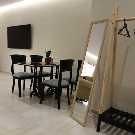 Eclectic Apartment Near Downtown イラクリオン エクステリア 写真