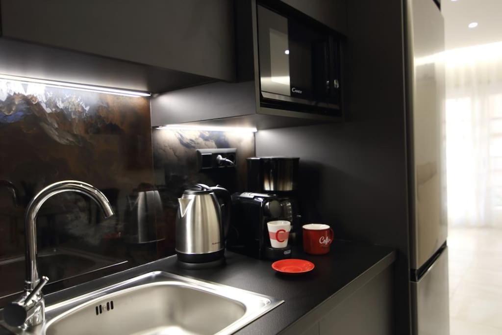 Eclectic Apartment Near Downtown イラクリオン エクステリア 写真