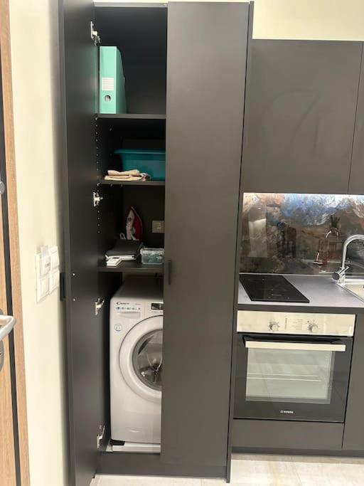 Eclectic Apartment Near Downtown イラクリオン エクステリア 写真