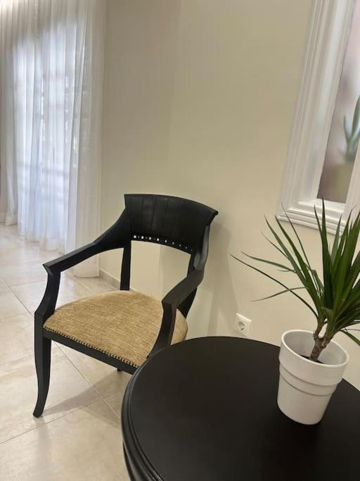 Eclectic Apartment Near Downtown イラクリオン エクステリア 写真