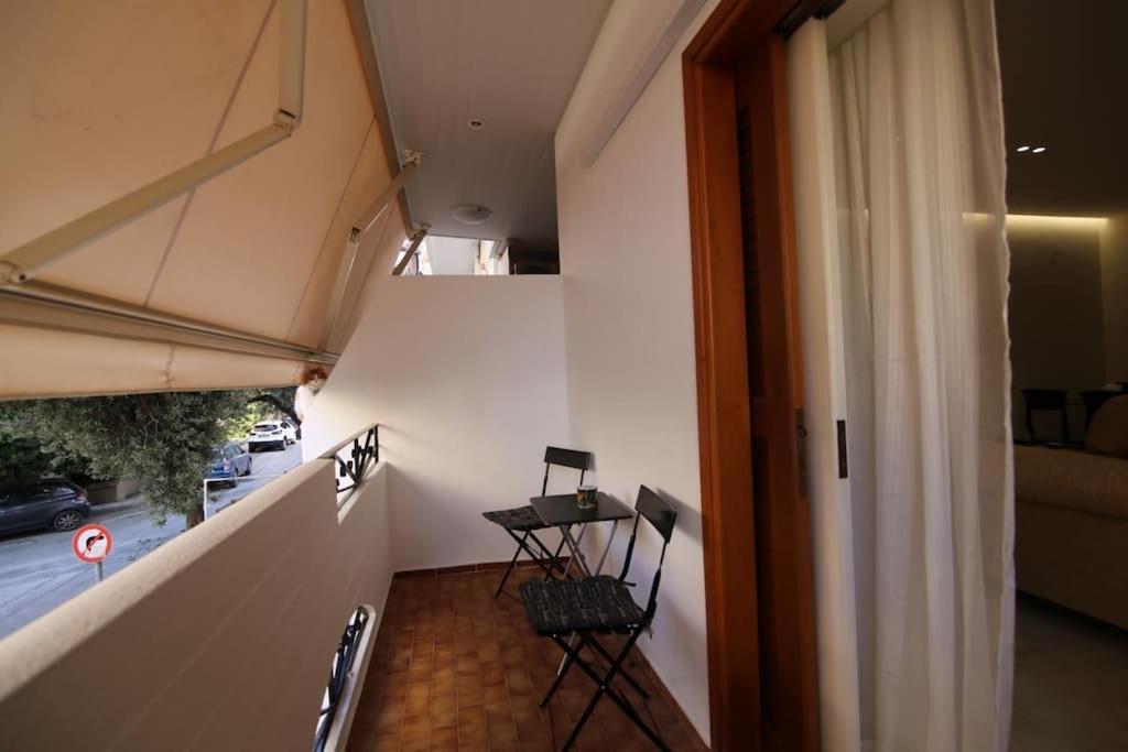 Eclectic Apartment Near Downtown イラクリオン エクステリア 写真