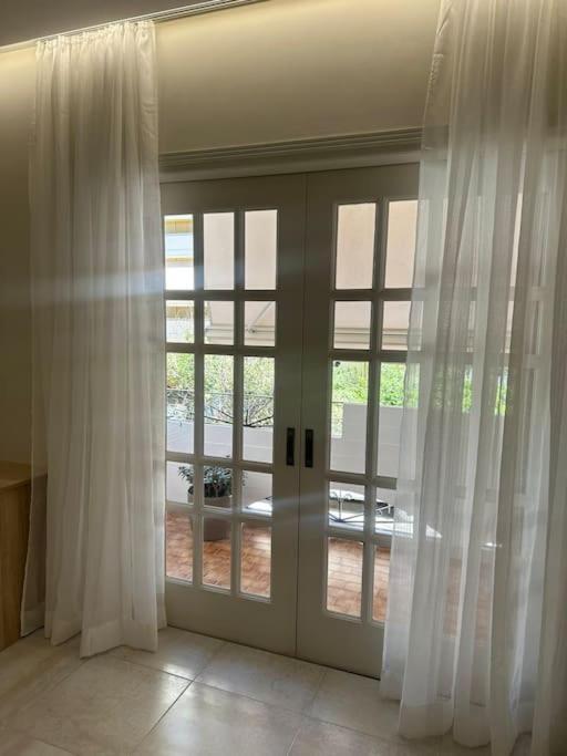 Eclectic Apartment Near Downtown イラクリオン エクステリア 写真