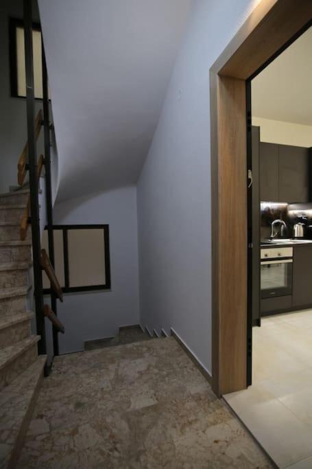 Eclectic Apartment Near Downtown イラクリオン エクステリア 写真